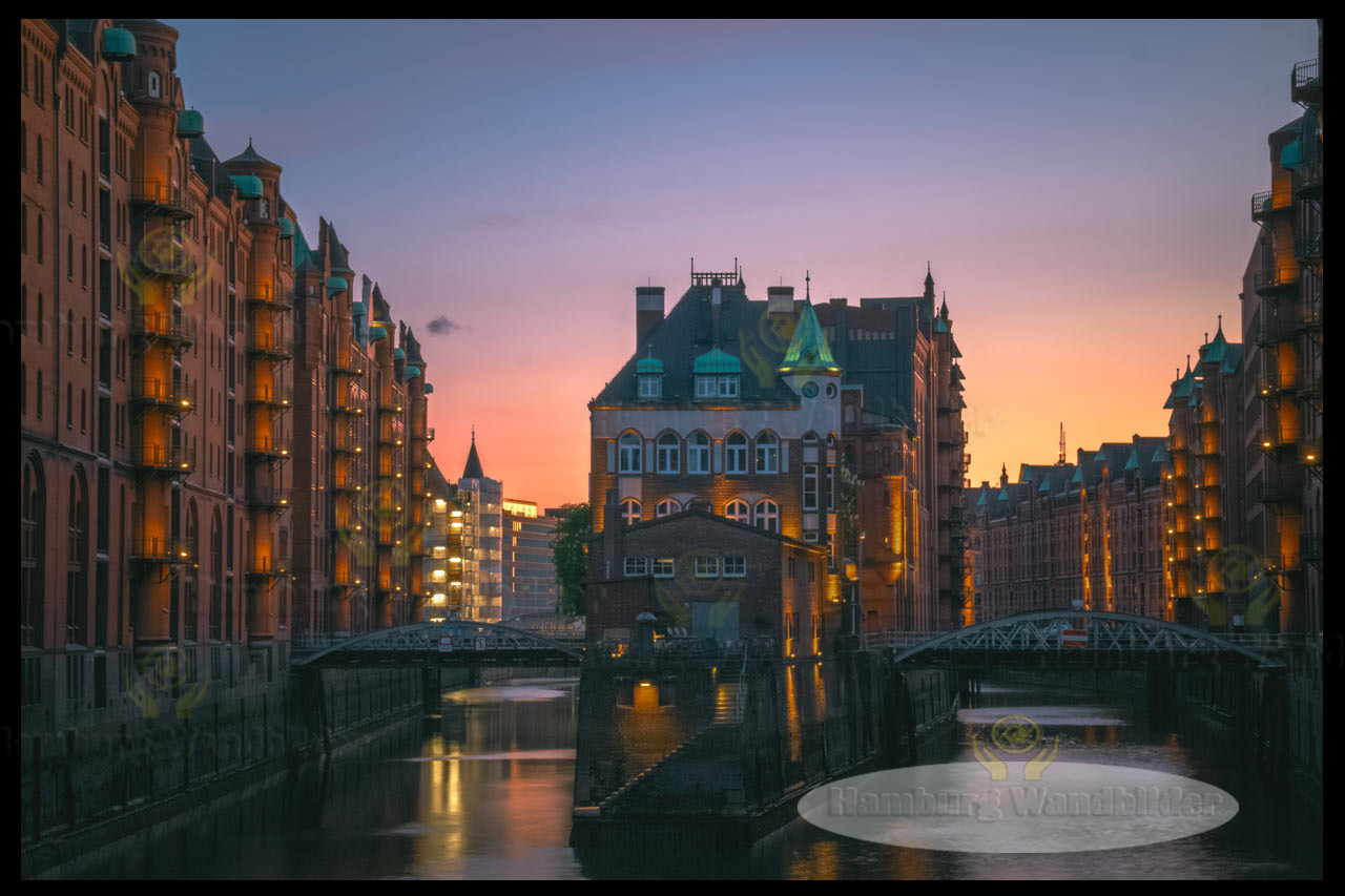 sonnenuntergang am orange leuchtenden wasserschloss hamburg wandbilder