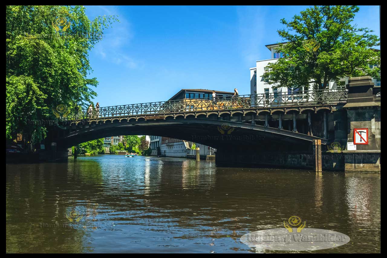 alsterlauf vom wasser gesehen am tag hamburg wandbilder