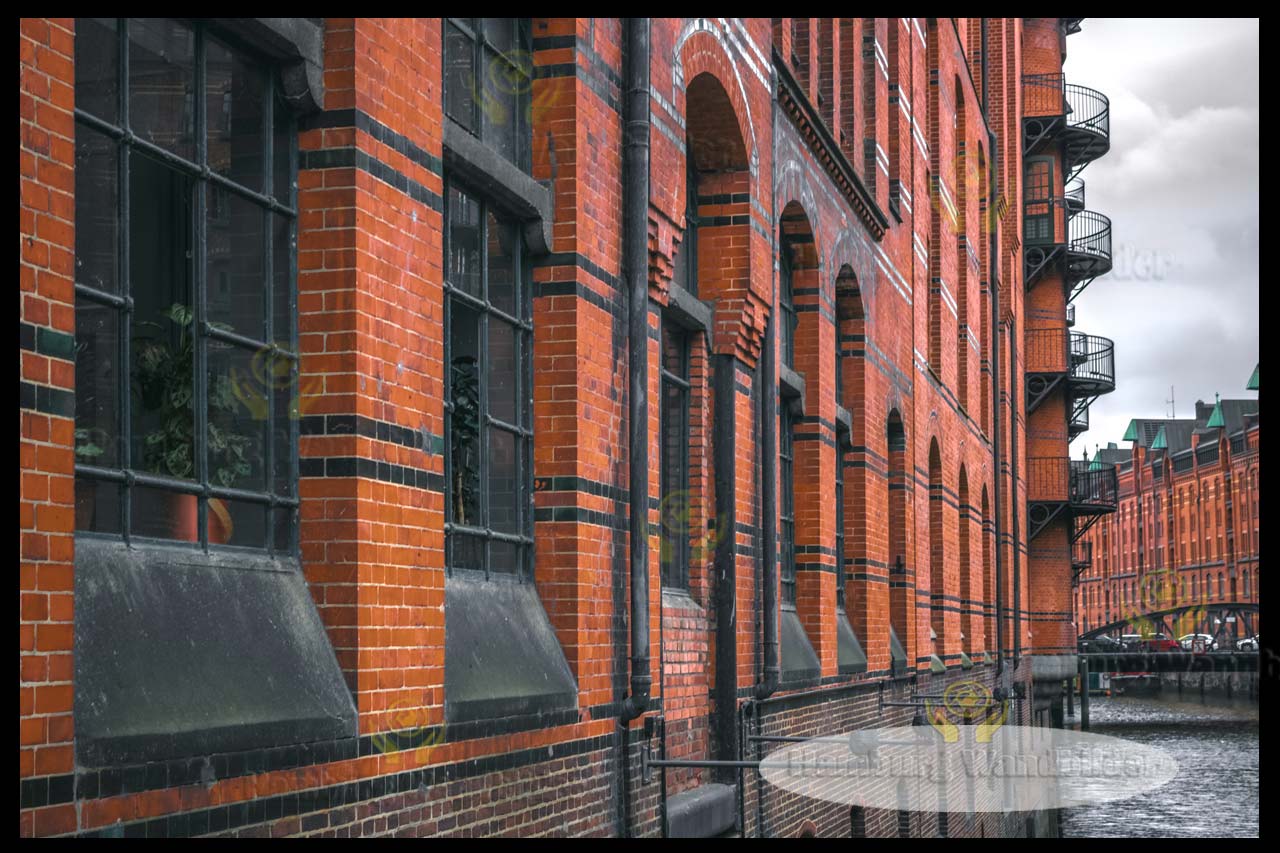 fensterfront von kontorhaeuser am tag hamburg wandbilder