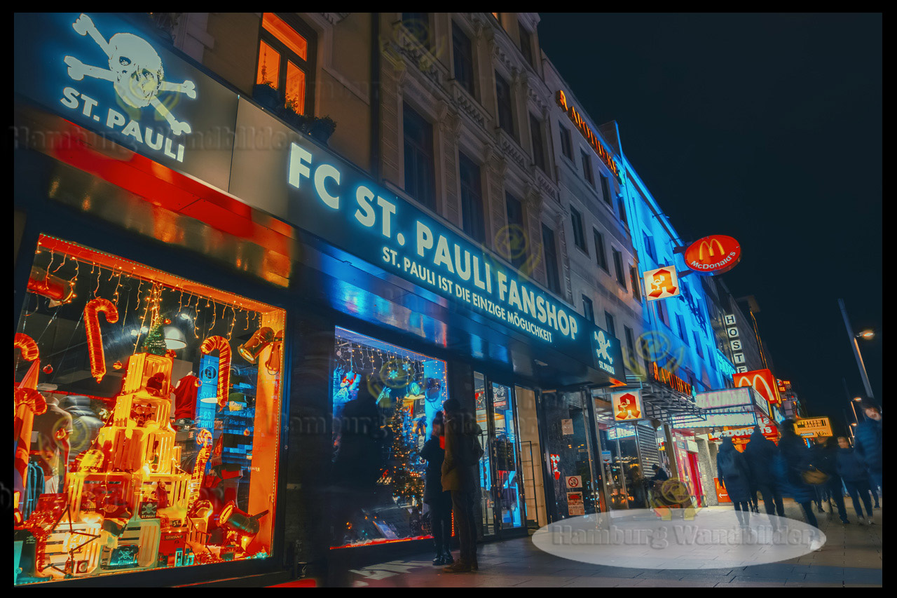 ein fc.st. pauli fanshop auf der reeperbahn mit nachthimmel hamburg wandbilder
