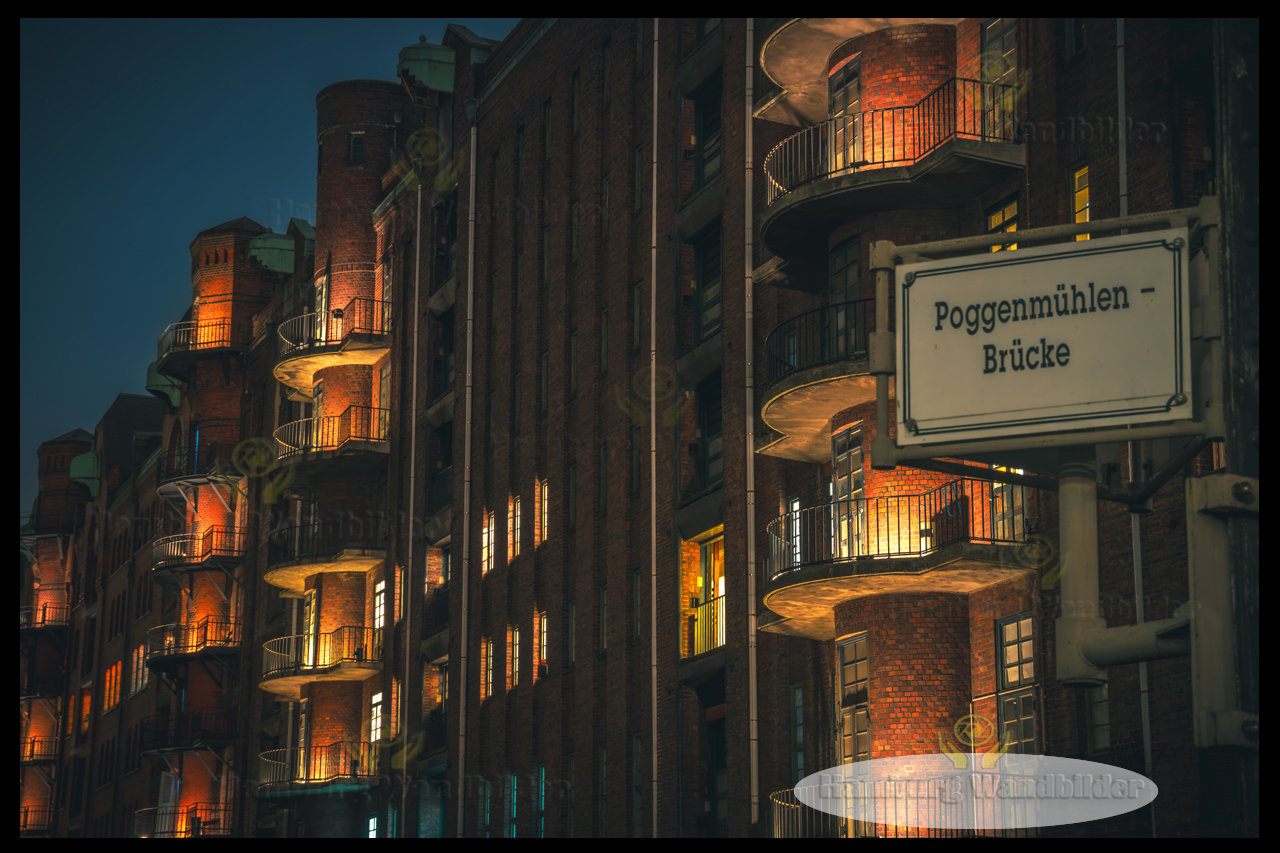 beleuchtete kontorhaeuser an der poggenmuehlen bruecke hamburg wandbilder