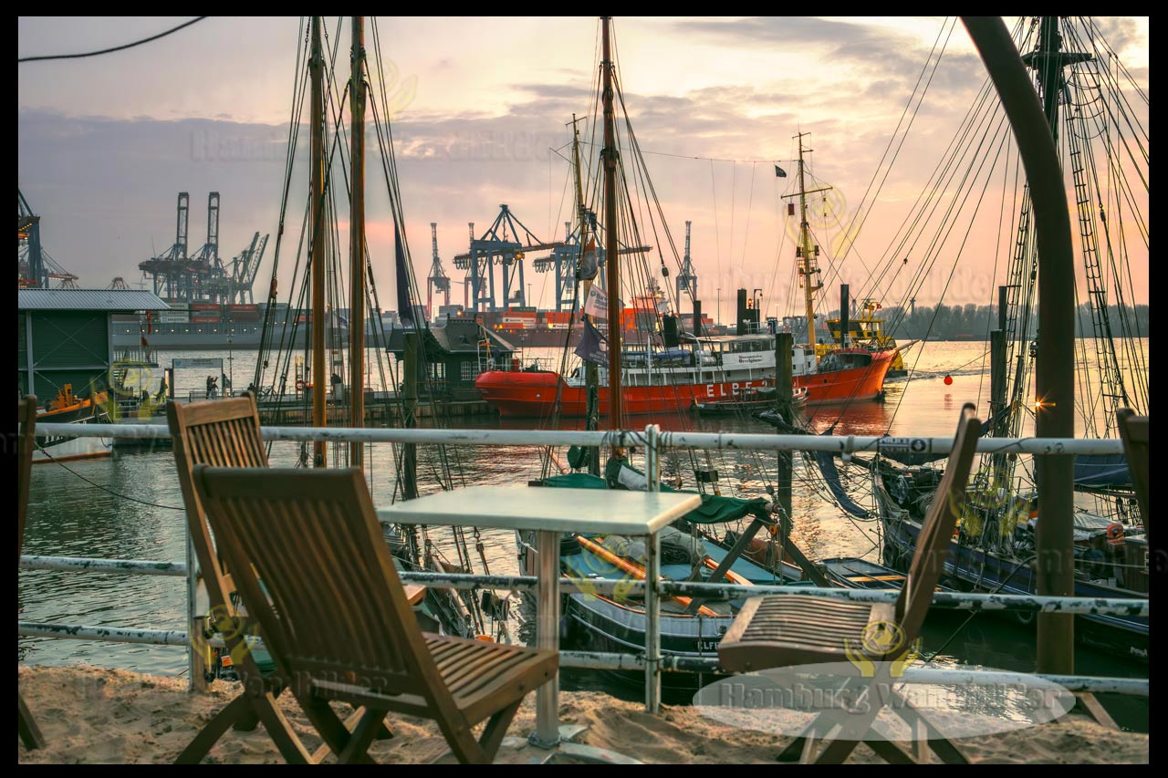 blick vom beach club am museumshafen als hamburg wandbilder