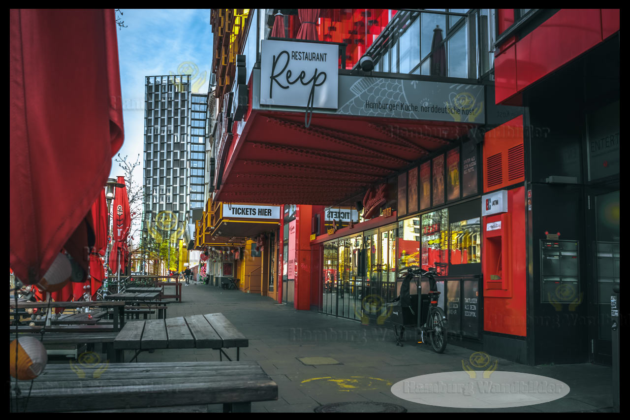 menschenleere reeperbahn beim schmidts theater am tag hamburg wandbilder