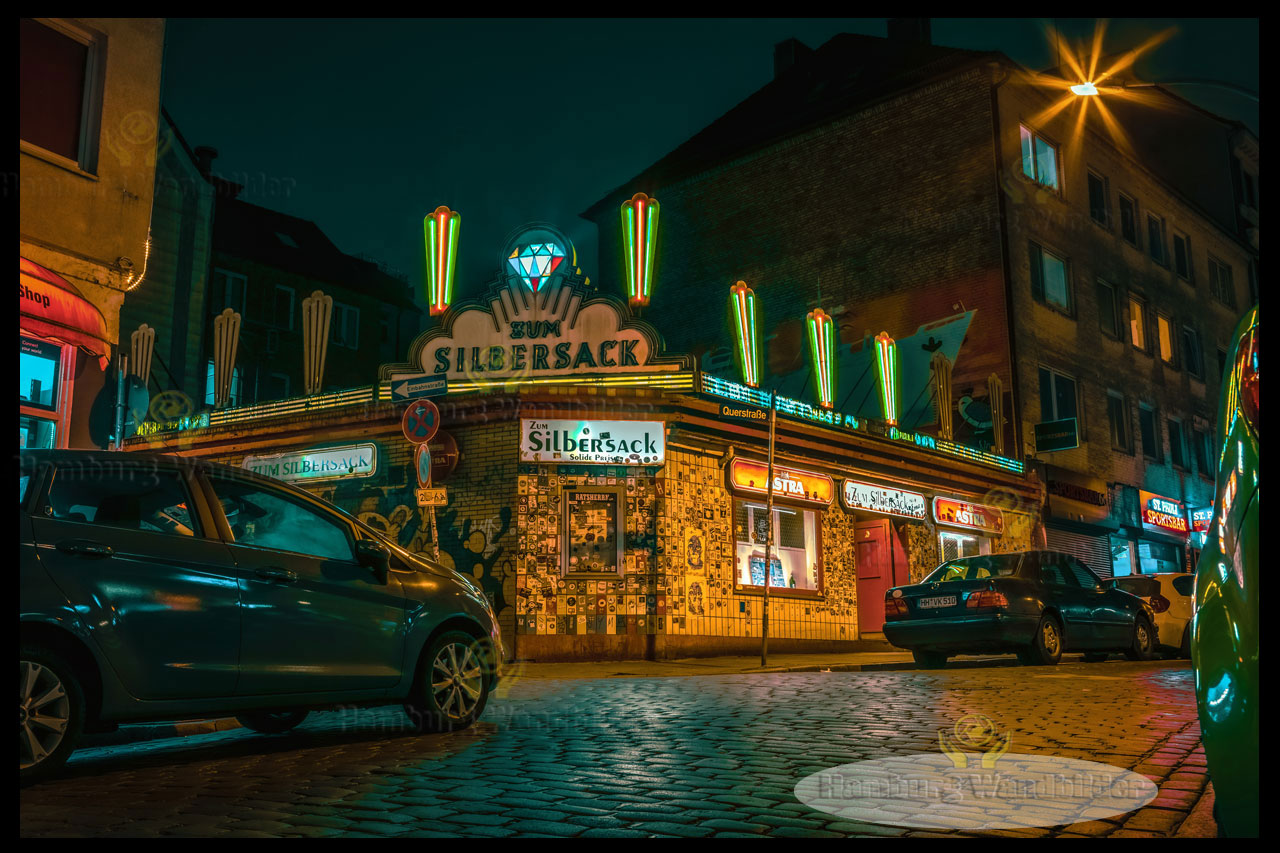 kopfsteinplaster vor dem silbersack bei nacht hamburg wandbilder