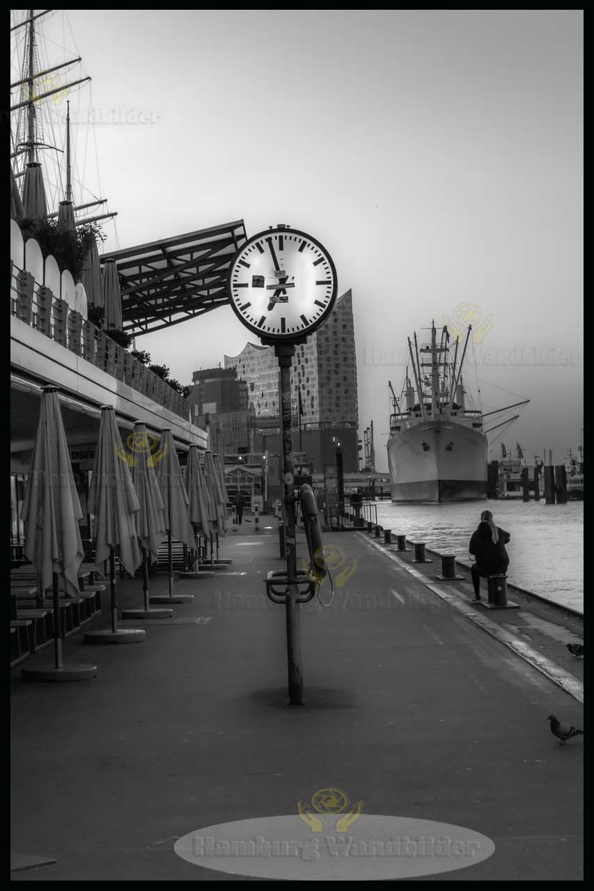 Uhr  SW  /  2355