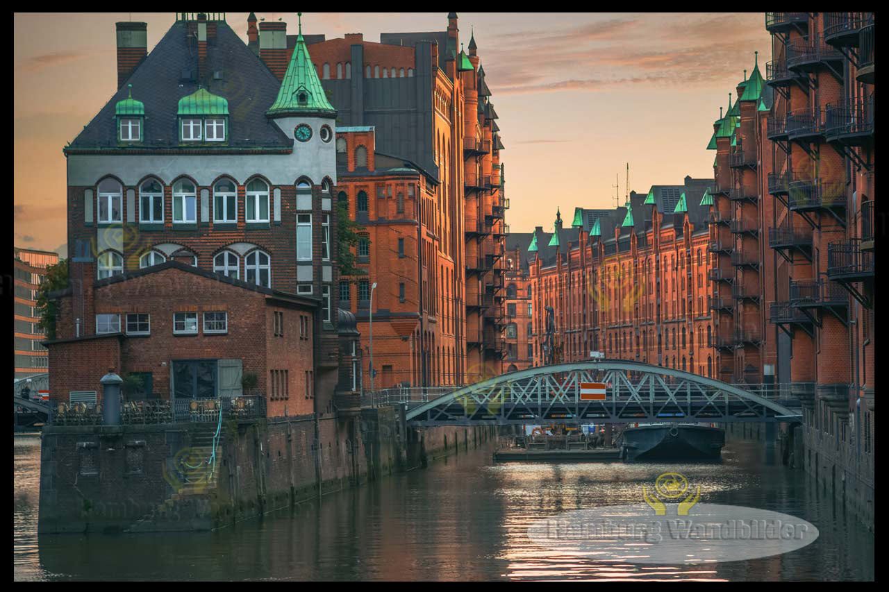 eine nahaufnahme vom wasserschloss in der speicherstadt hamburg wandbilder
