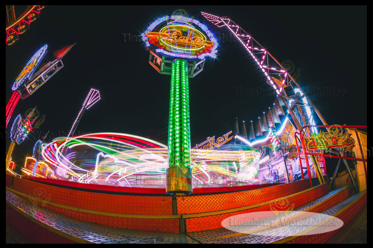 das karussell shaker in voller fahrt mit lichtschweife hamburg wandbilder