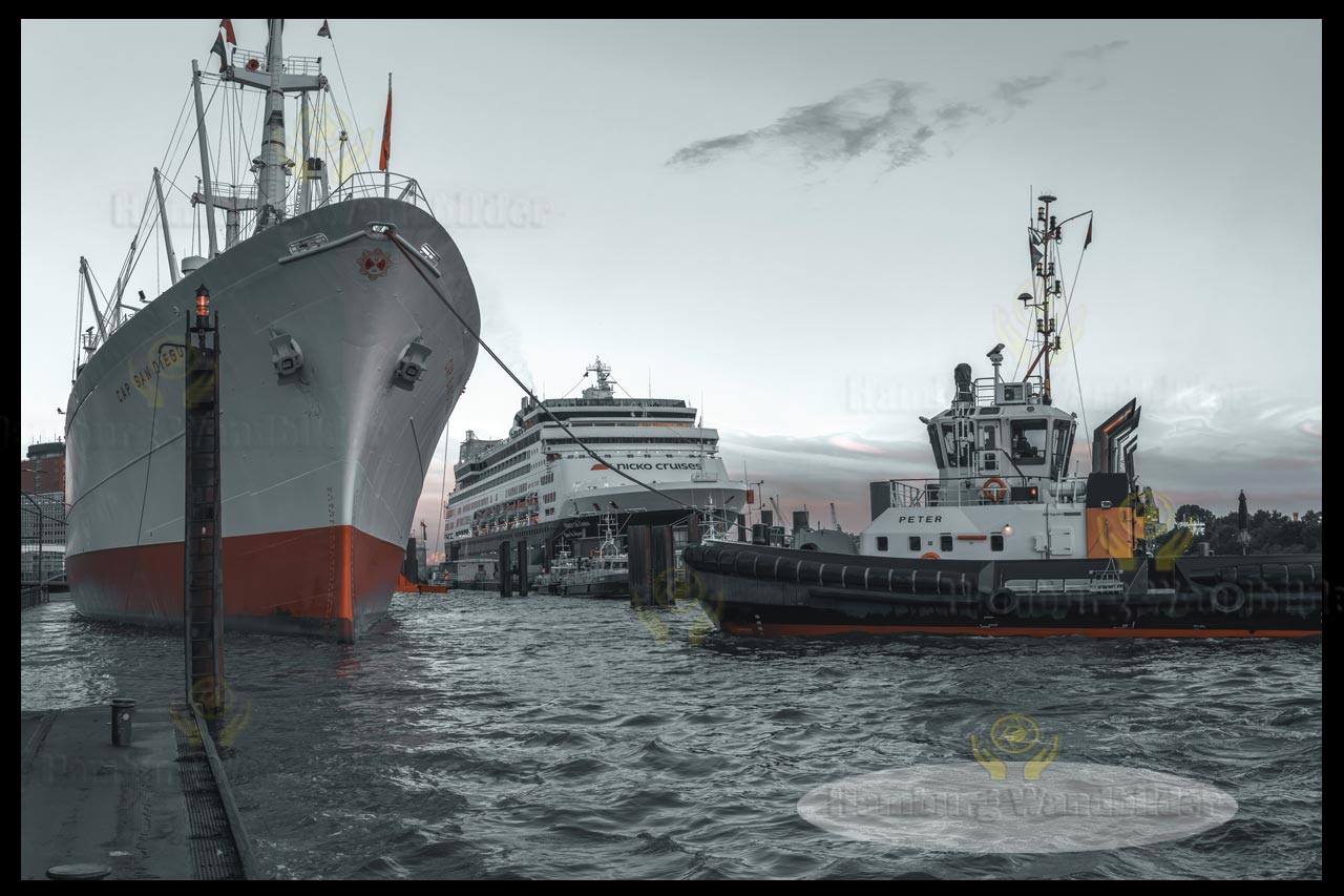 die cap san diego wird abgeschleppt in bc als hamburg wandbilder