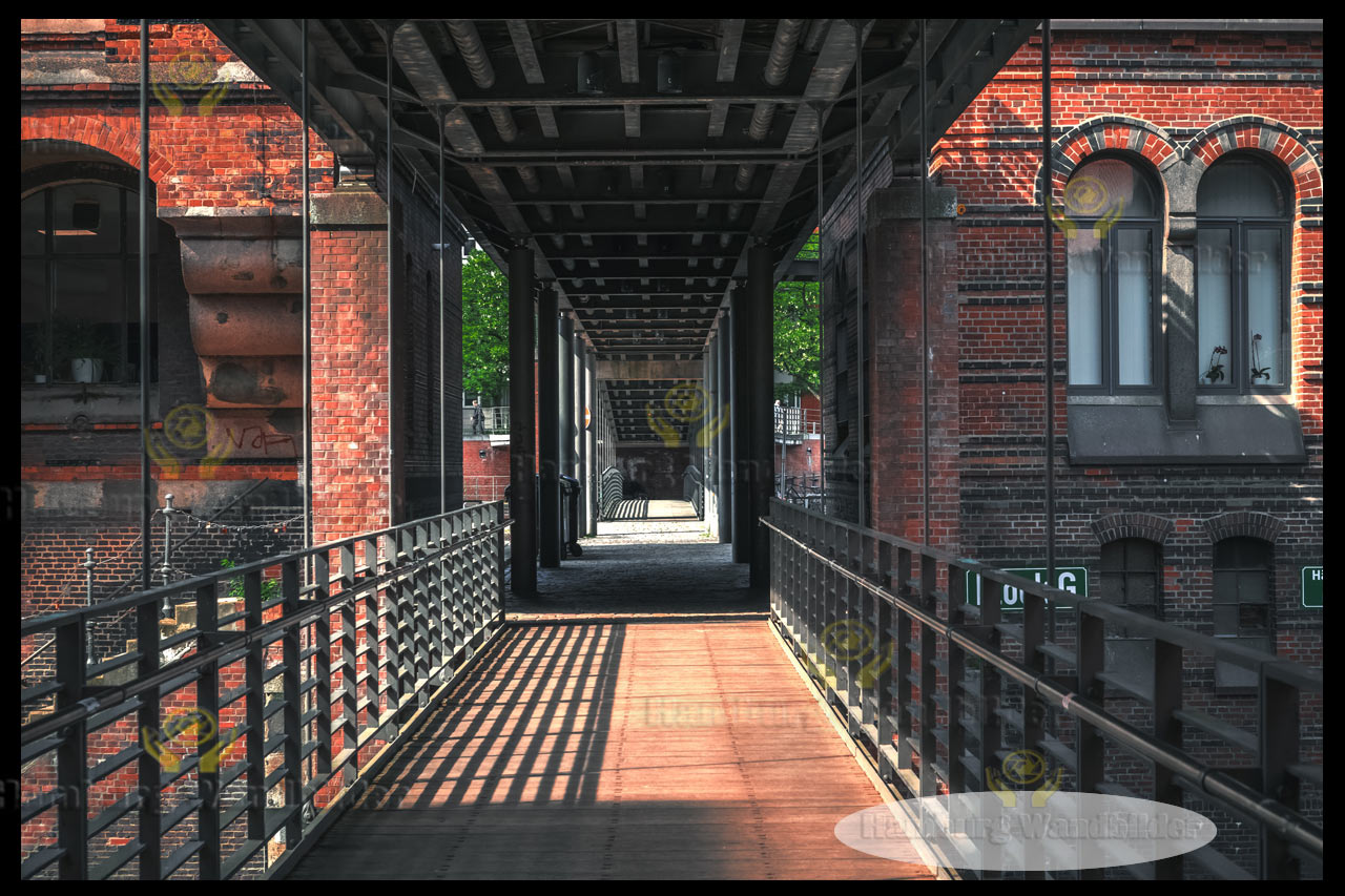 weg unter der kibbelstegbruecke am tag hamburg wandbilder