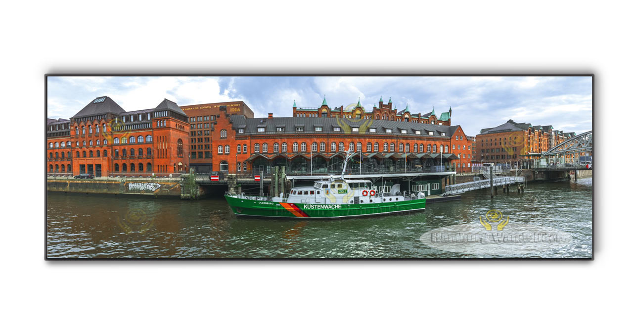 ein zollboot am zollmuseum in der speicherstadt als panorama wandbild am tag