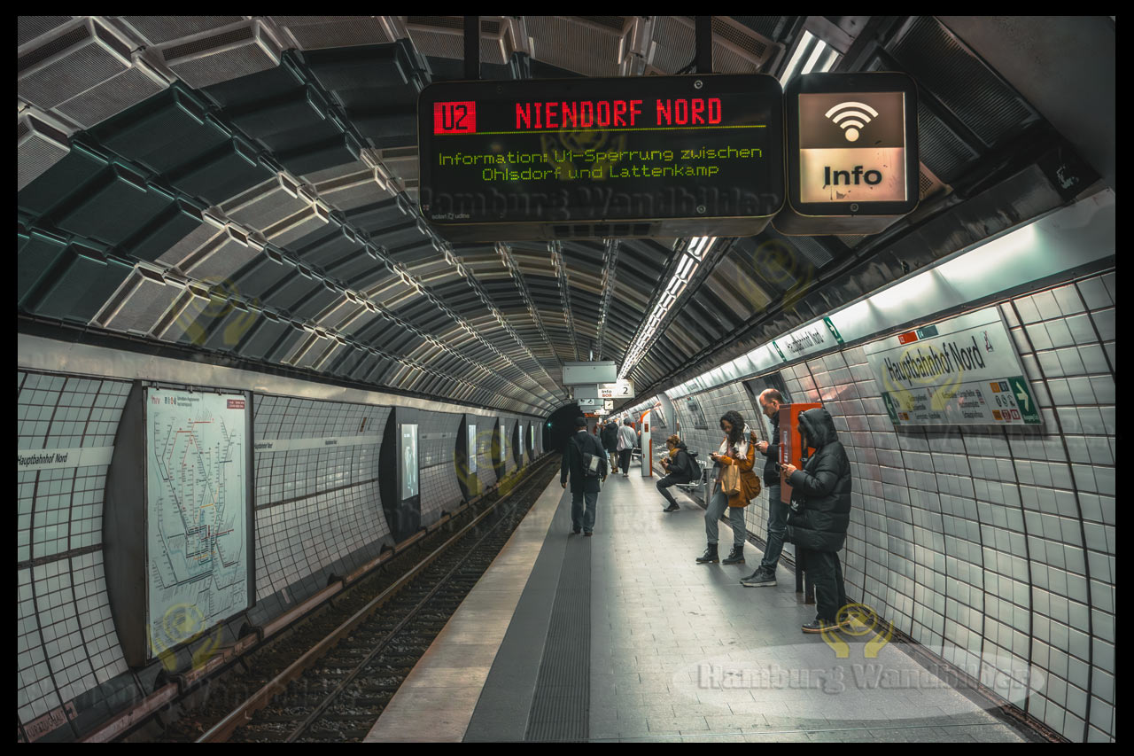 ein blick durch eine u bahn tunnelroehre als hamburg wandbilder