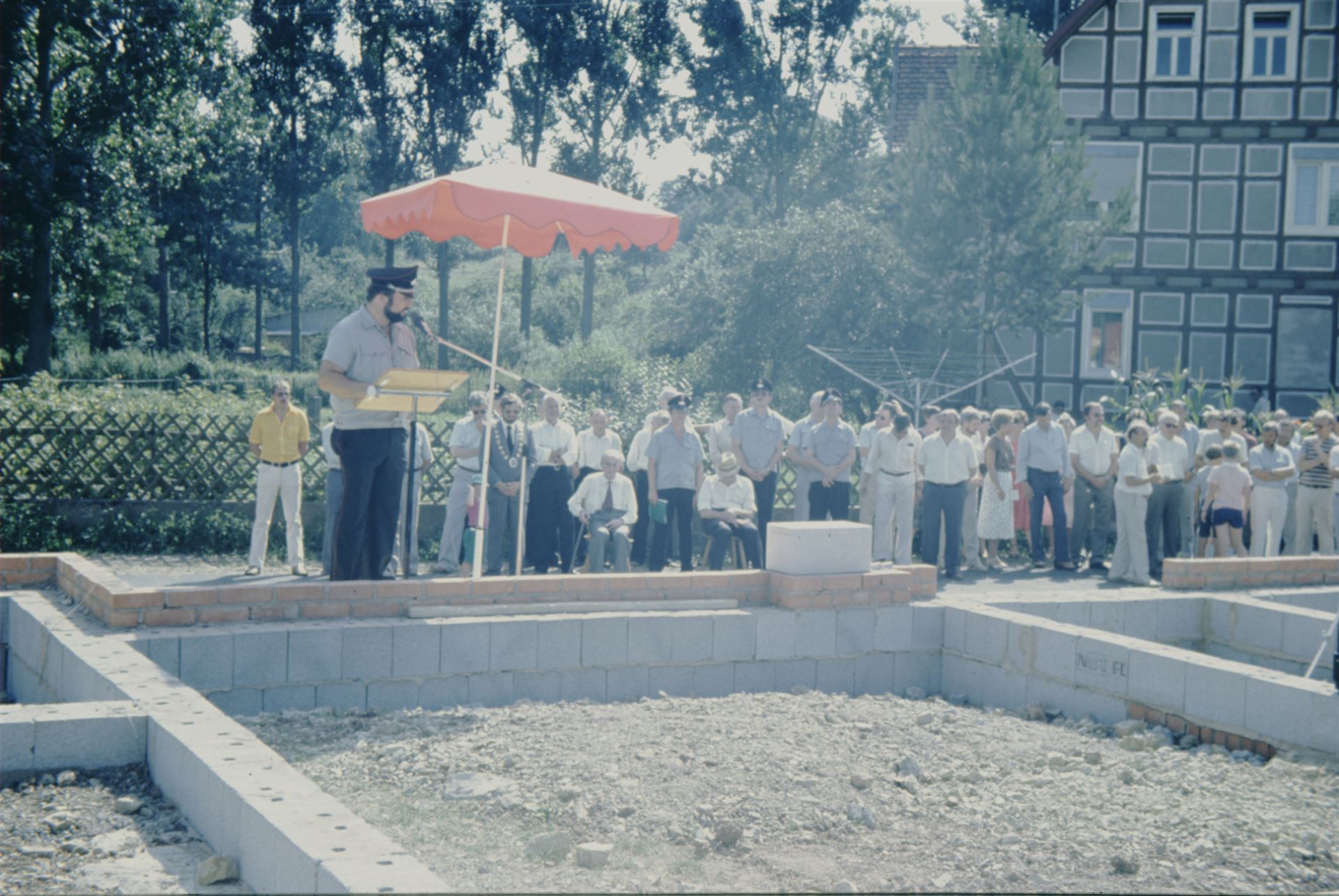 1983 Grundsteinlegung Feuerwehrgerätehaus (Kombigebäude)