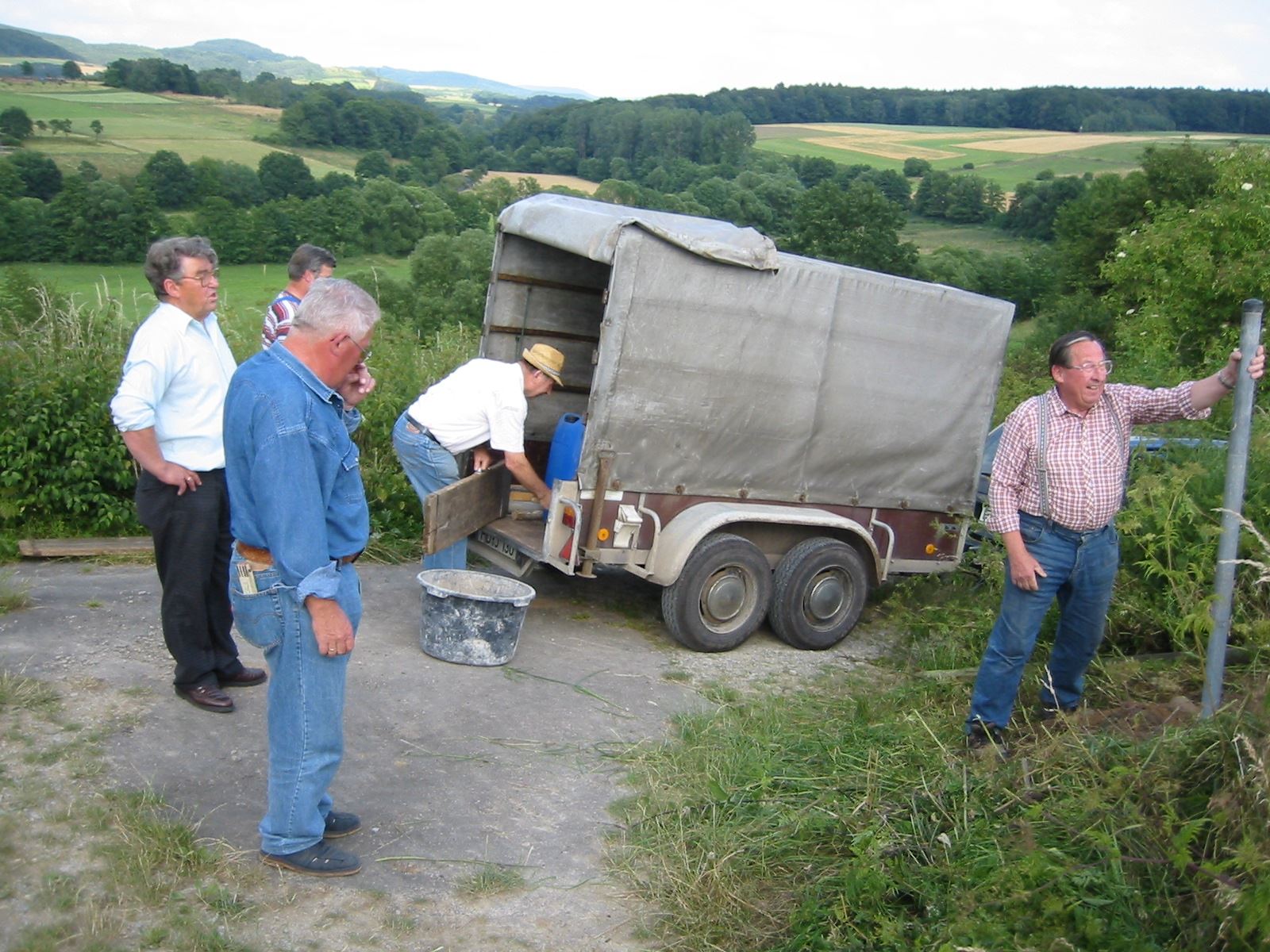 2002 Wanderwegepfosten aufstellen