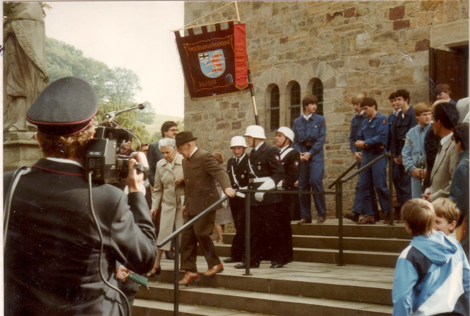 1984 Einweihung Feuerwehrgerätehaus, Auszug aus der Kirche