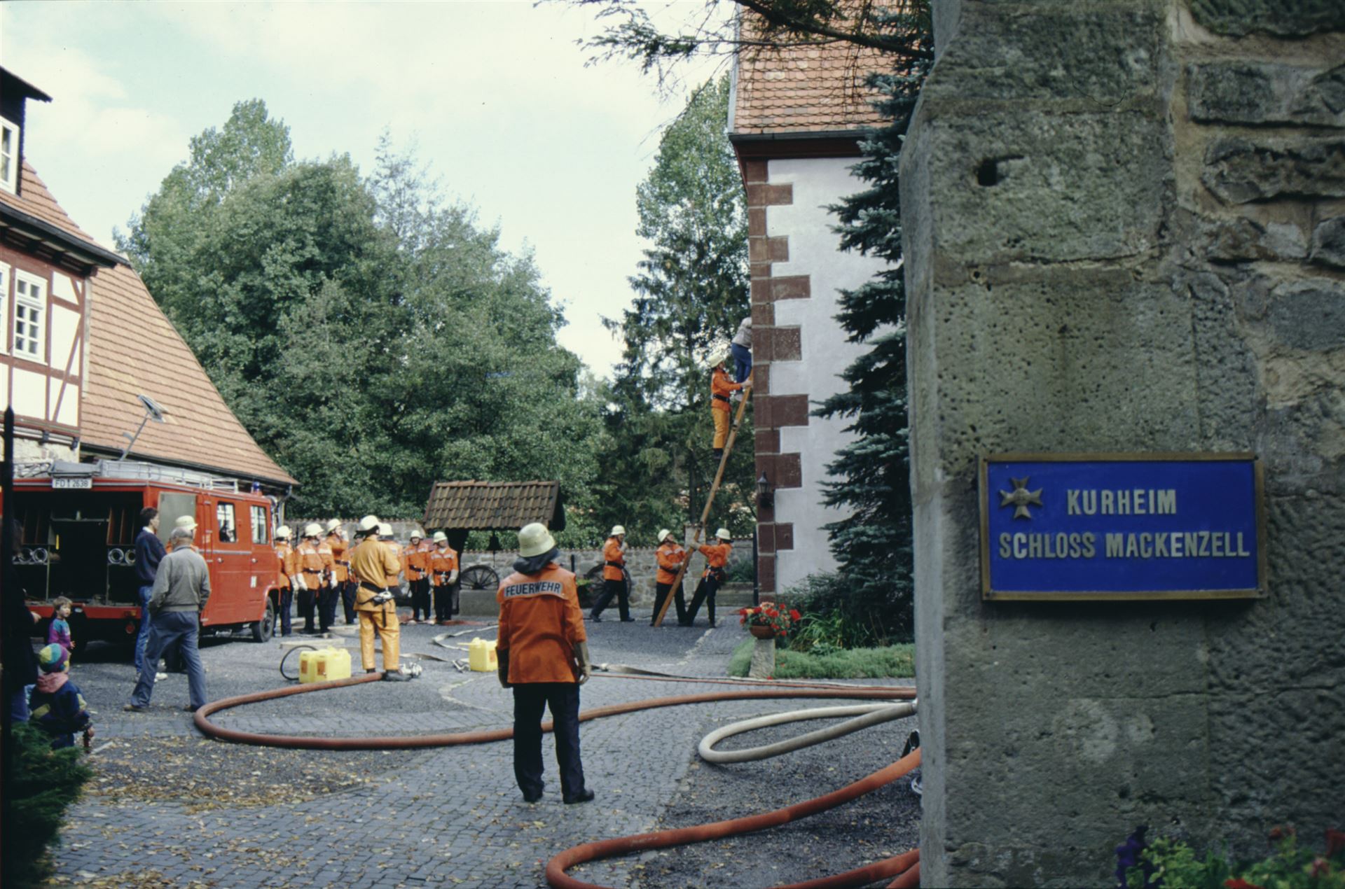 1990er Übung beim Schloss