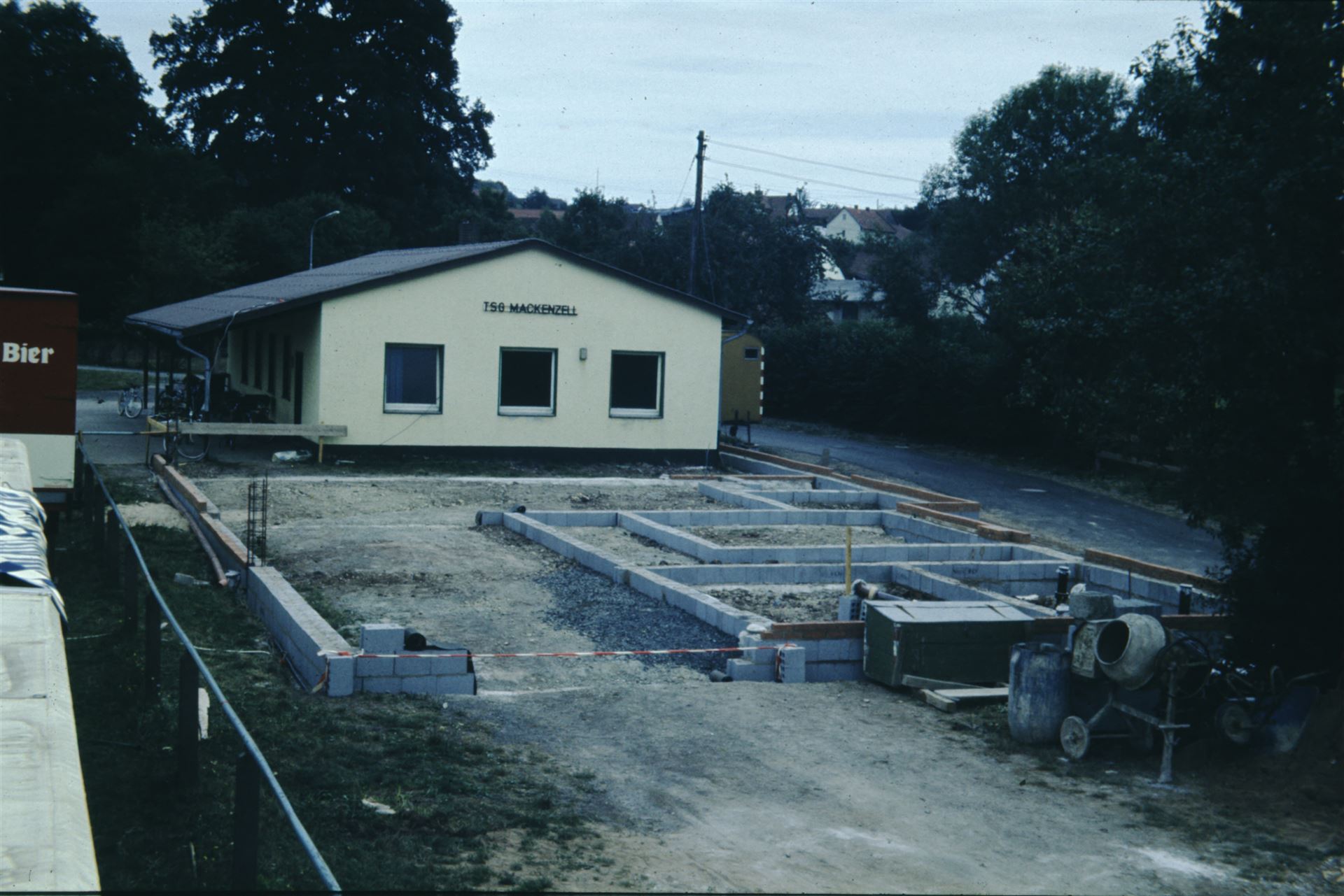 1983 Grundsteinlegung Feuerwehrgerätehaus (Kombigebäude)