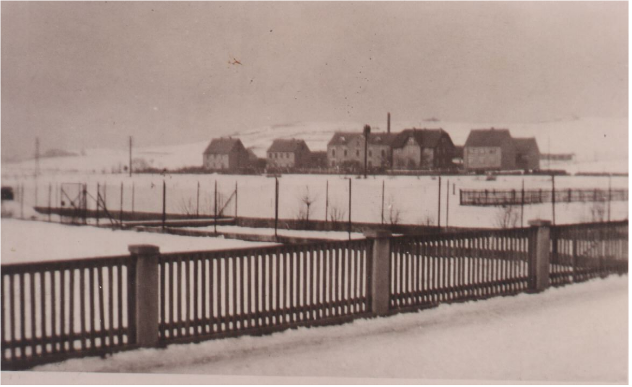 ca. 1938, vom Schulhof auf die Nüster Str.