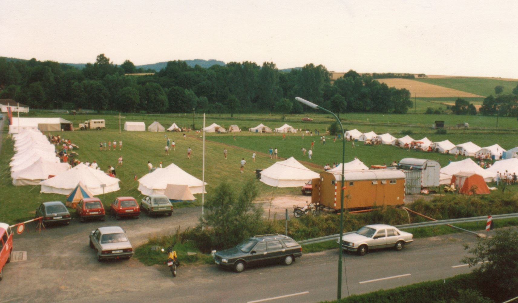 1988 Zeltlager nähe Sportplatz