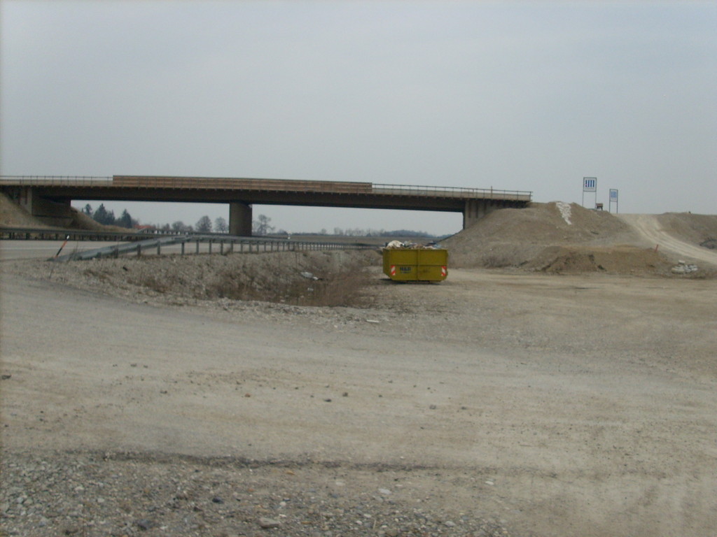 Beginn der neuen Verbindung zum Flughafen,Abfahrt von der A94