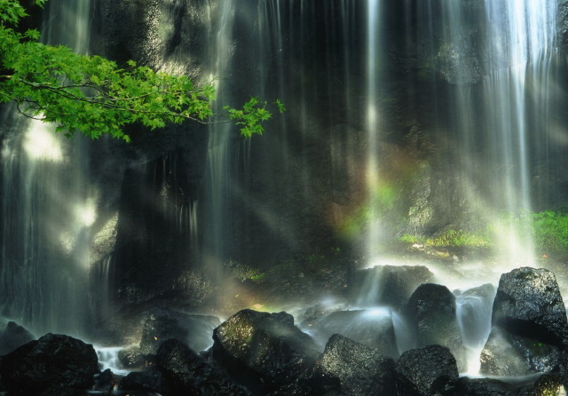 福島県猪苗代町　達沢不動滝周辺　キヤノンＡ-1　ＮＦＤ100ｍｍ　Ｆ2.8　ＡＥ　Ｆ16　-1/3補正