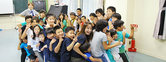 一緒に活動する異年齢の子どもたち