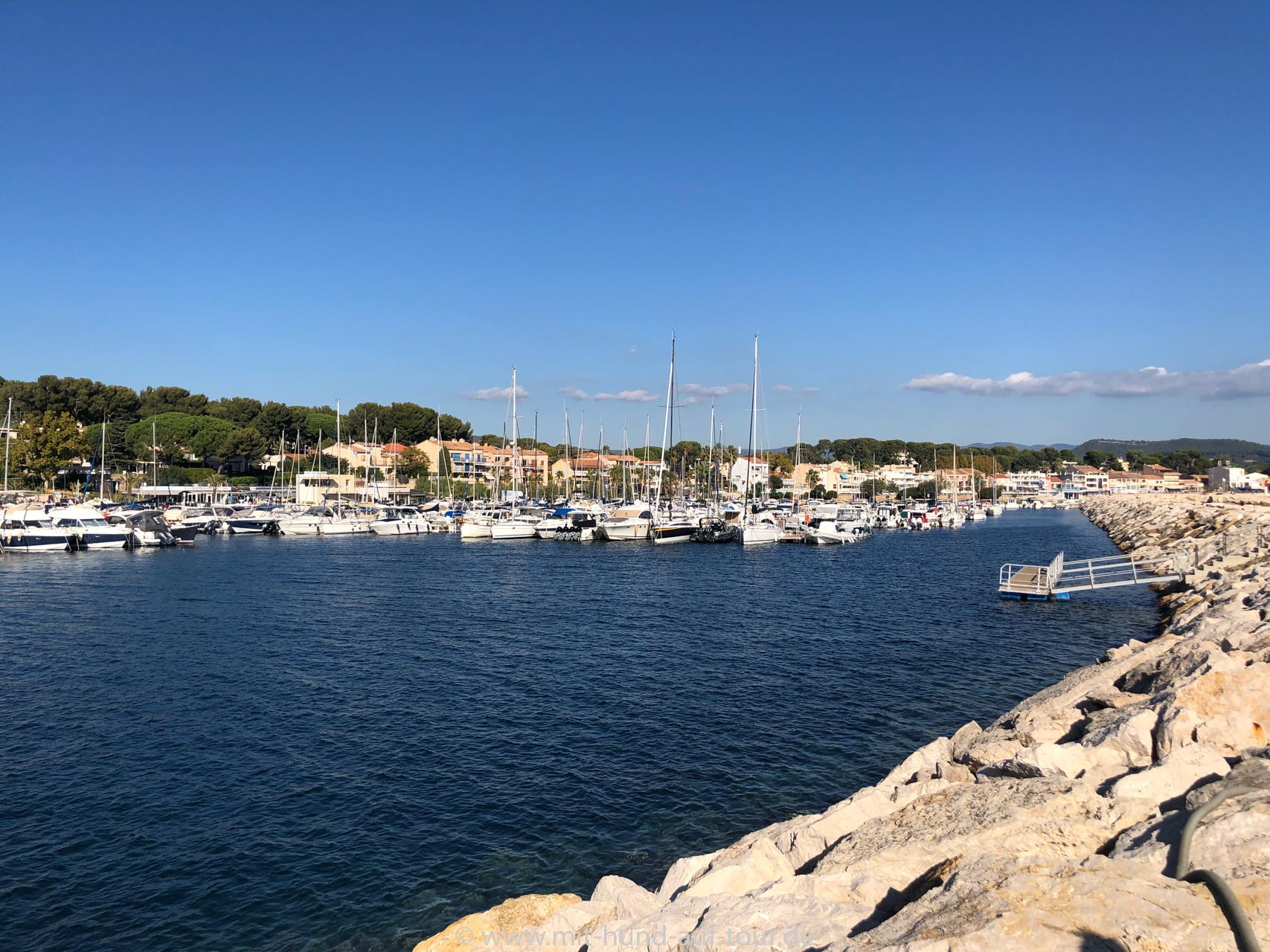 Mit Hund in SaintCyrsurMer, Côte d' Azur Mit Hund auf Tour