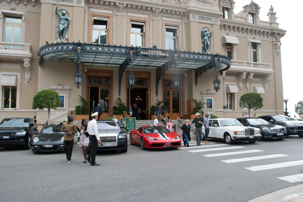 Super cars vor dem Casino de Monte Carlo