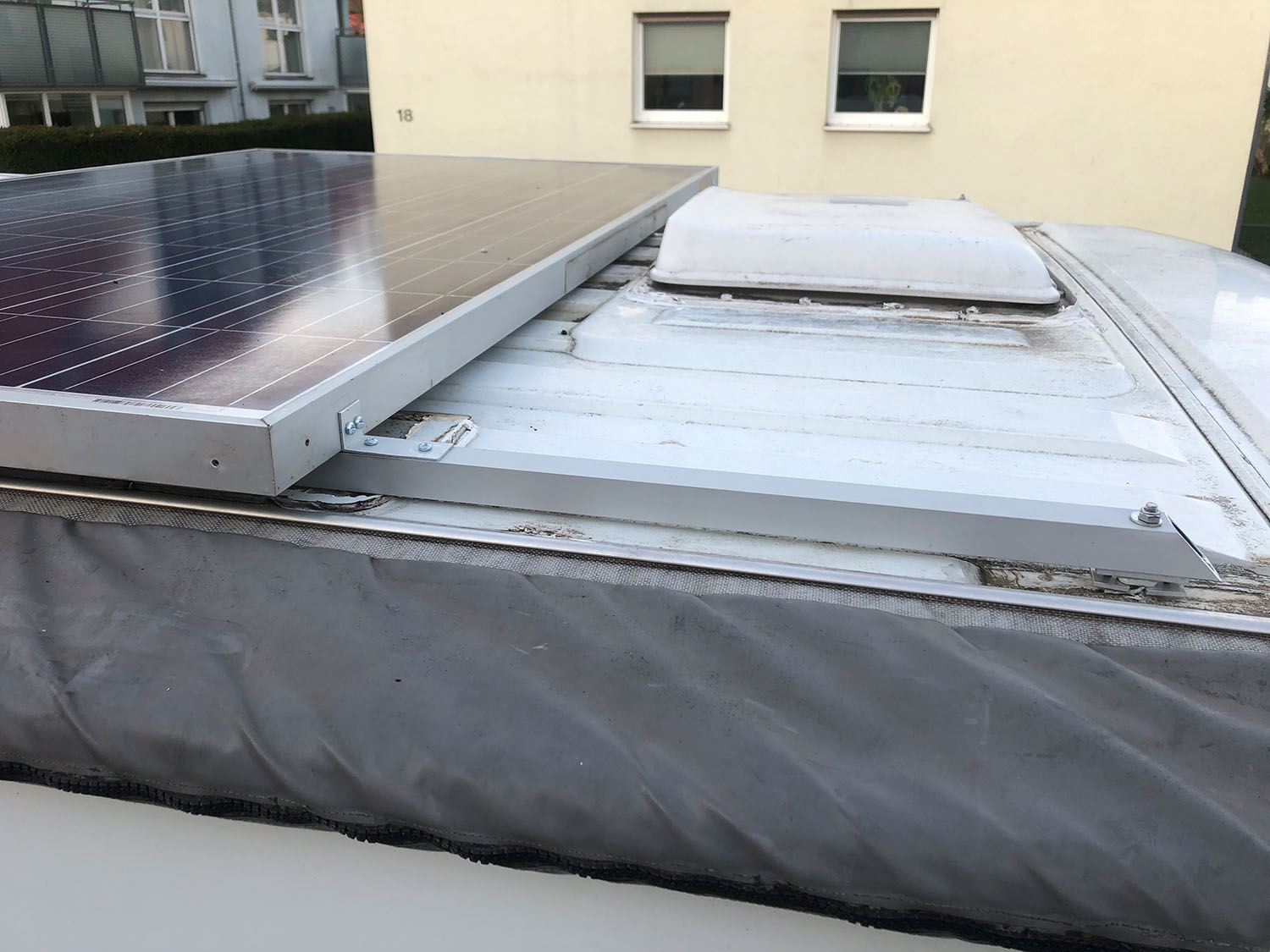 Der DIY-Dachträger fürs Solarpanel