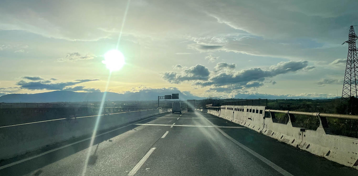 Zwei Männer in ihren tollkühnen Kisten – Italien-Rundfahrt in 8 Tagen