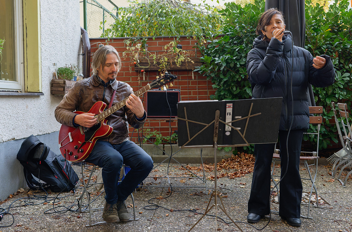 Nadia Lafi im Duo mit Jonathan Bratoeff im Kamo Menengiç, Foto: Oliver Richter