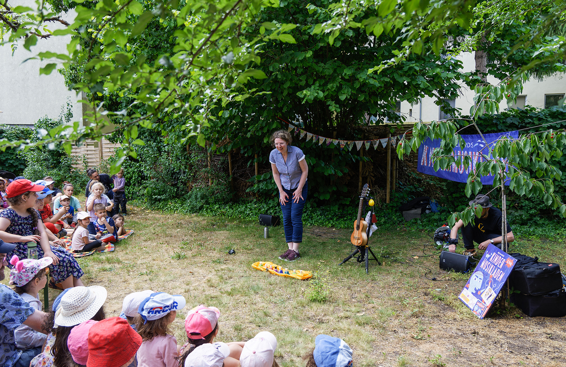 Begrüßung durch Bezirksstadträtin Korinna Stefan im Klostergarten St. Rita