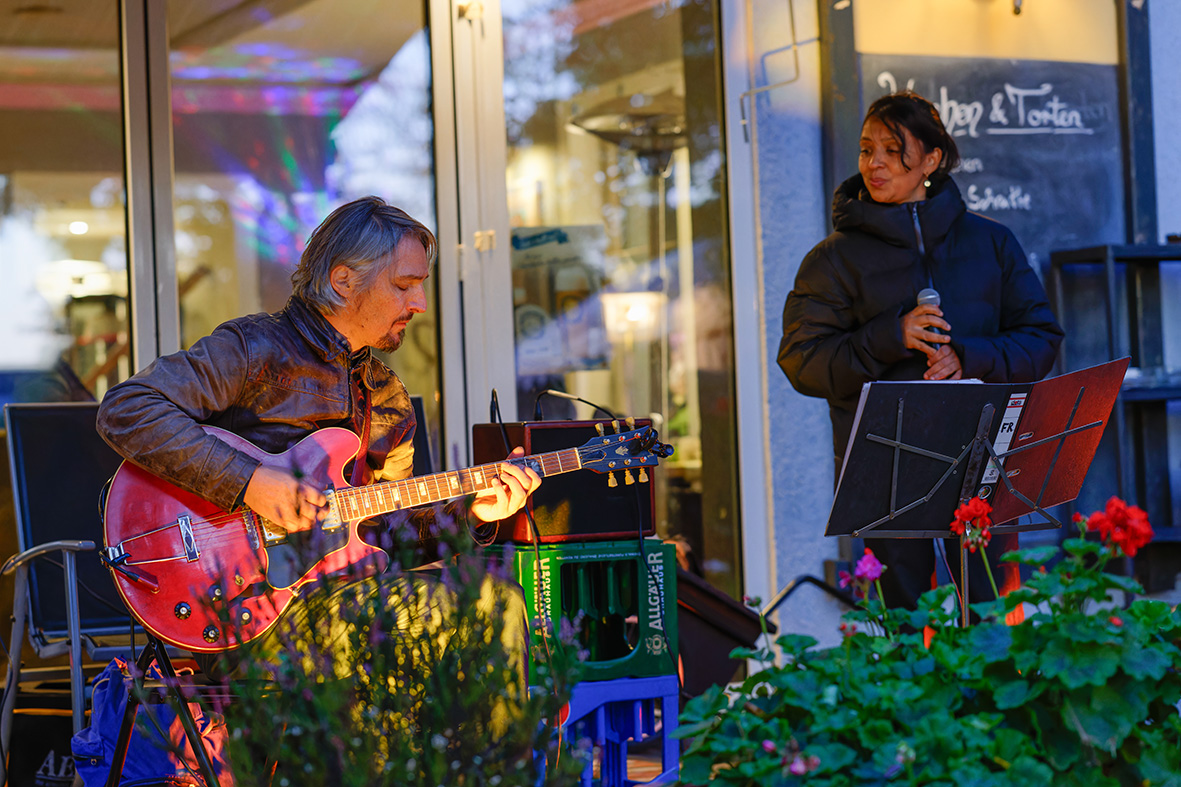 Nadia Lafi und Jonathan Bratoeff im Café am See, Foto: Oliver Richter