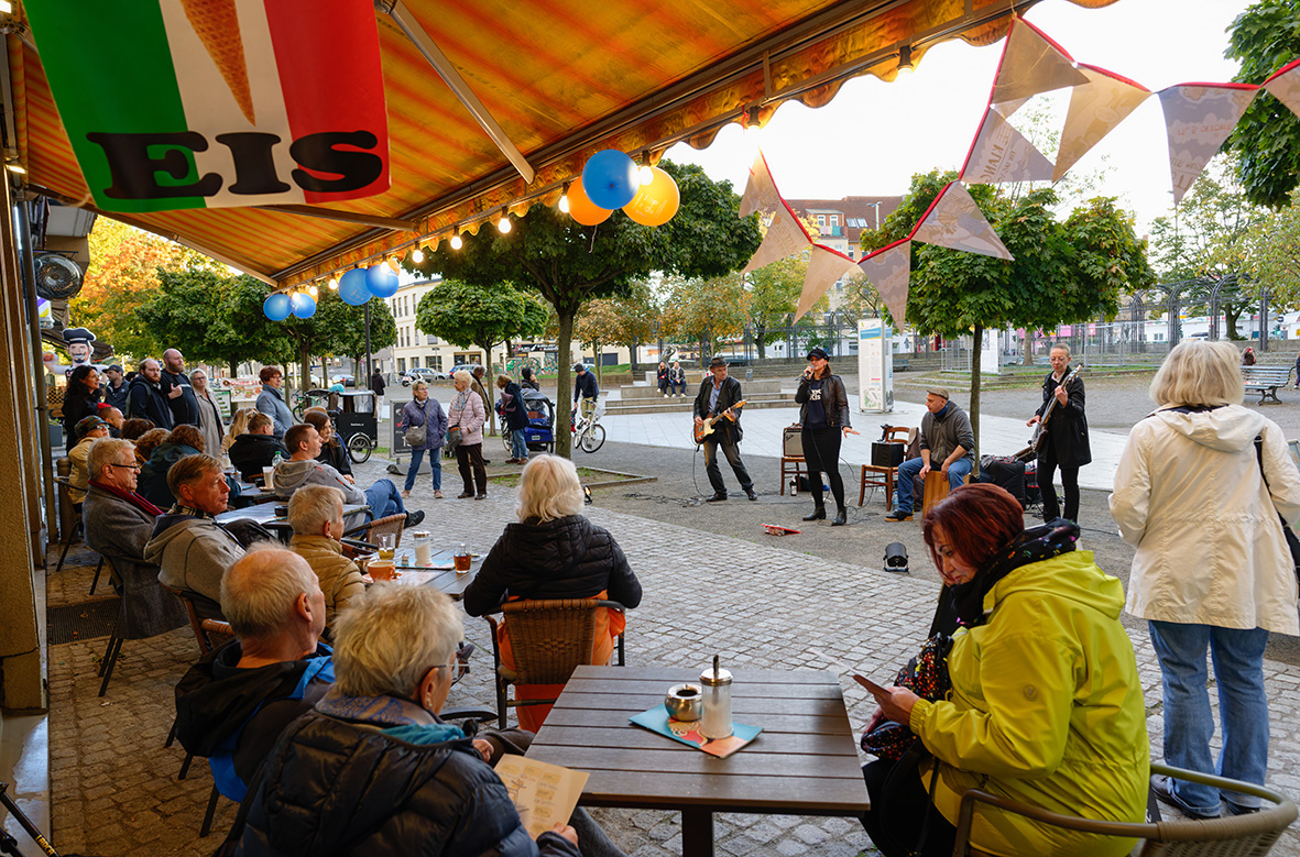 Cat Music vor dem Café Torten-Träume, Foto: Oliver Richter