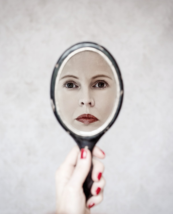Manuela Deigert Bildsprache, Reflexion eines Selbstportraits in einem Handspiegel