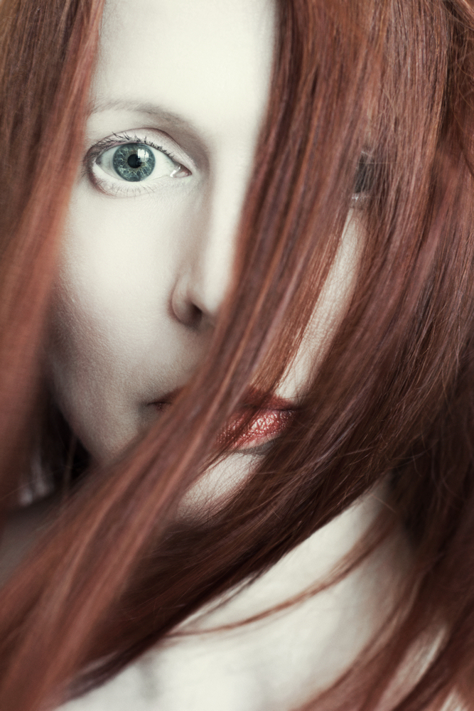 Manuela Deigert Bildsprache Selbstportrait mit wehendem Haar