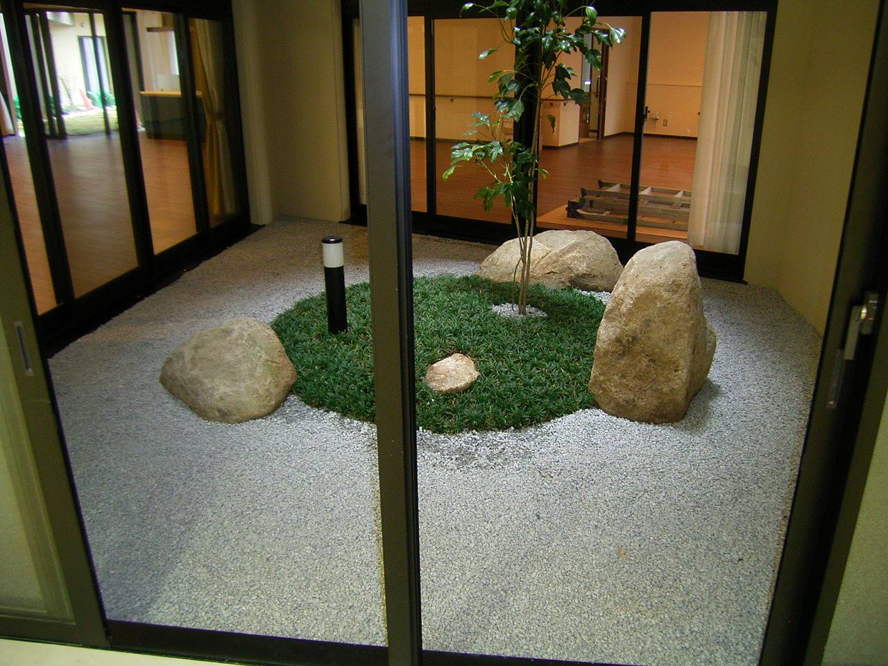 特別養護老人ホームの中庭
