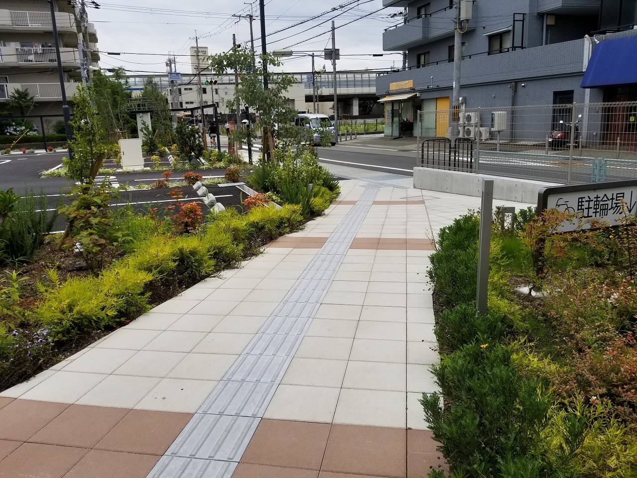 商業施設駐車場緑化