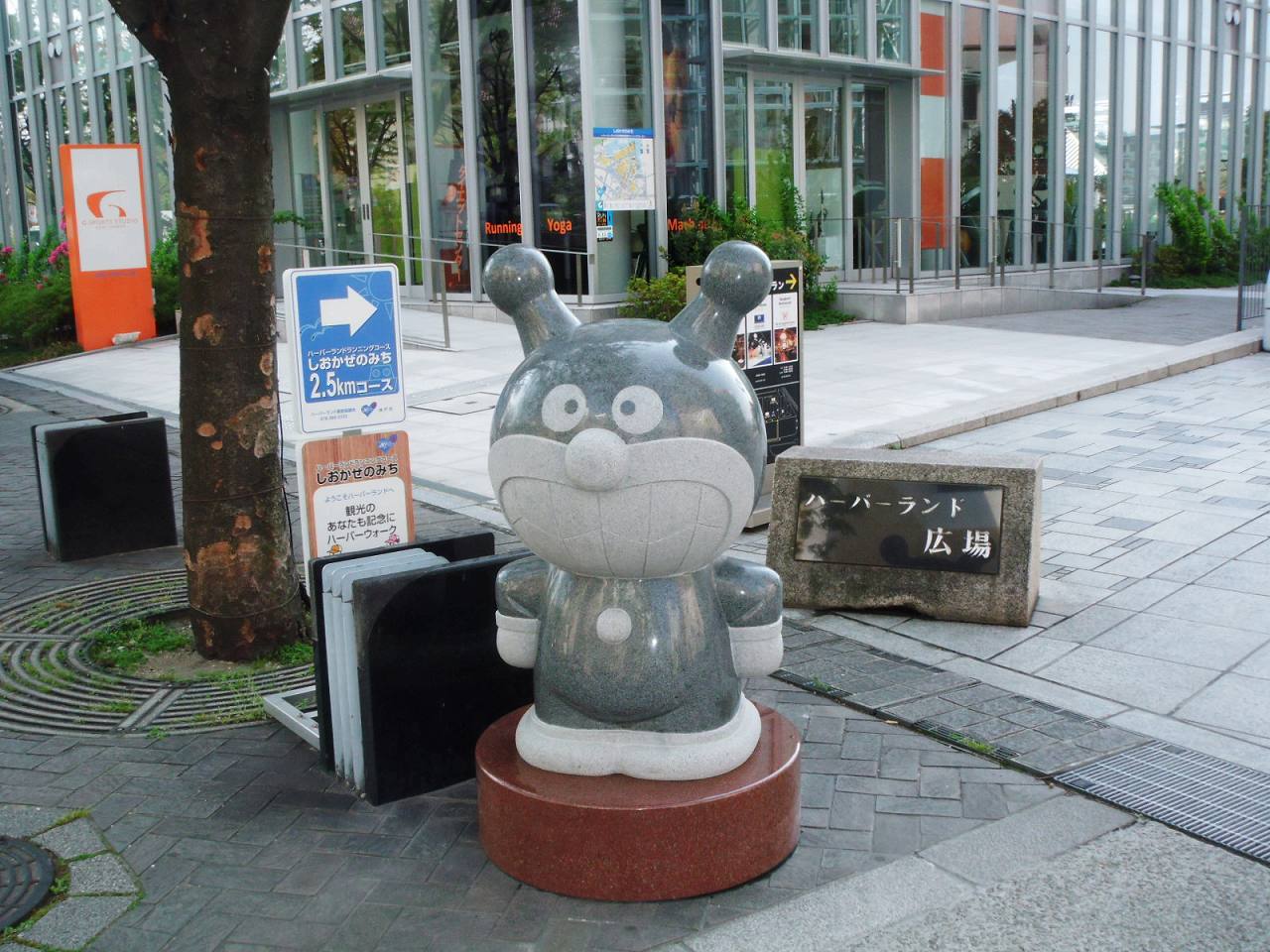 アンパンマンストリート石像