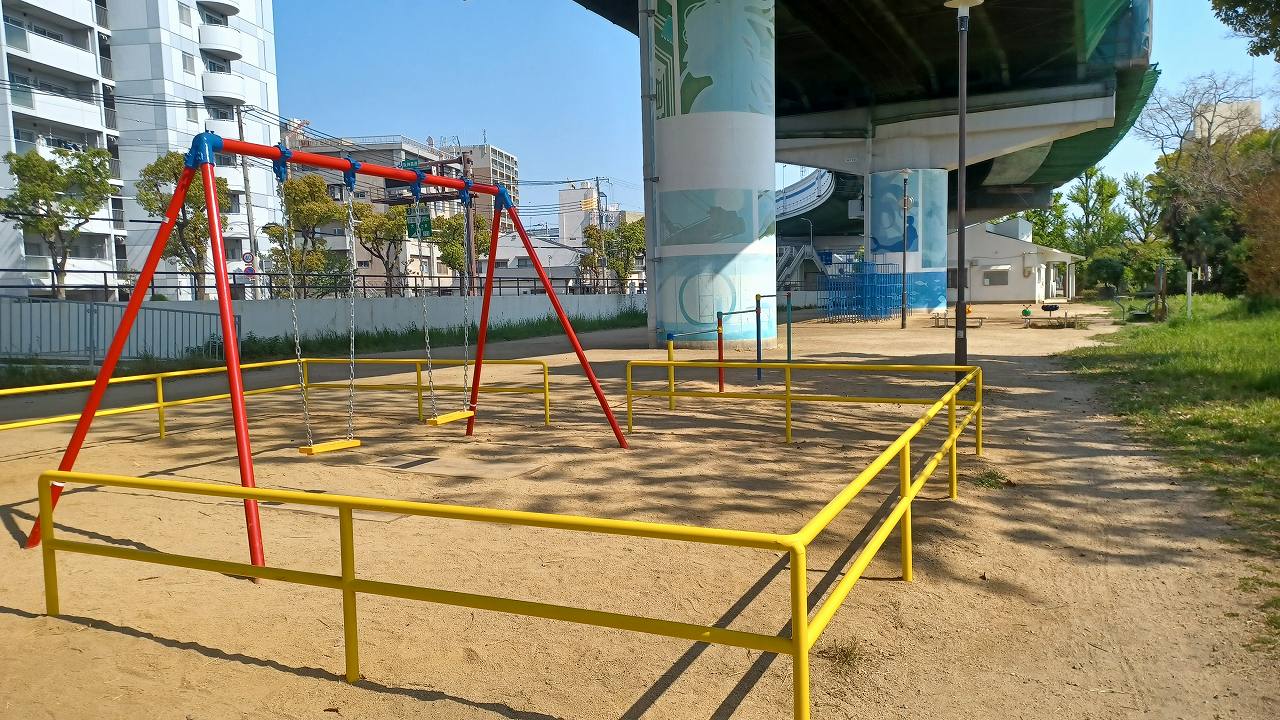 衣掛公園遊具改修