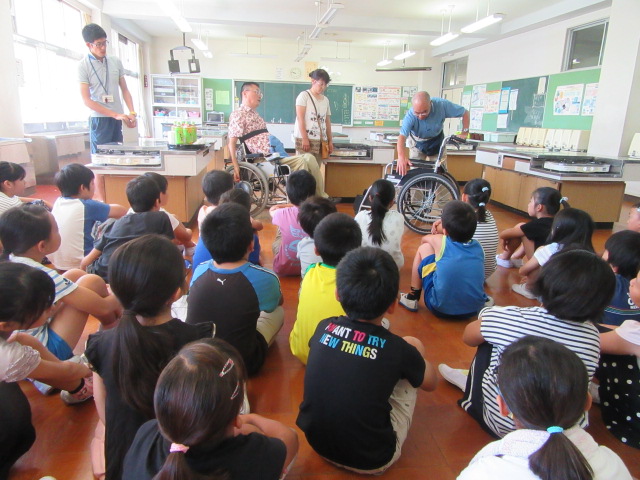 南が丘小学校車椅子体験教室 社会福祉法人 秦野市社会福祉協議会
