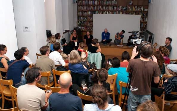 Diskussionsrunde PANik 3- Performance als Dokumentation, depot, Wien