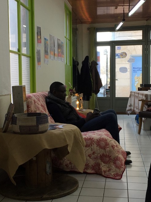 ... et attendre les sujets pour le photographe, Modeste Nago !