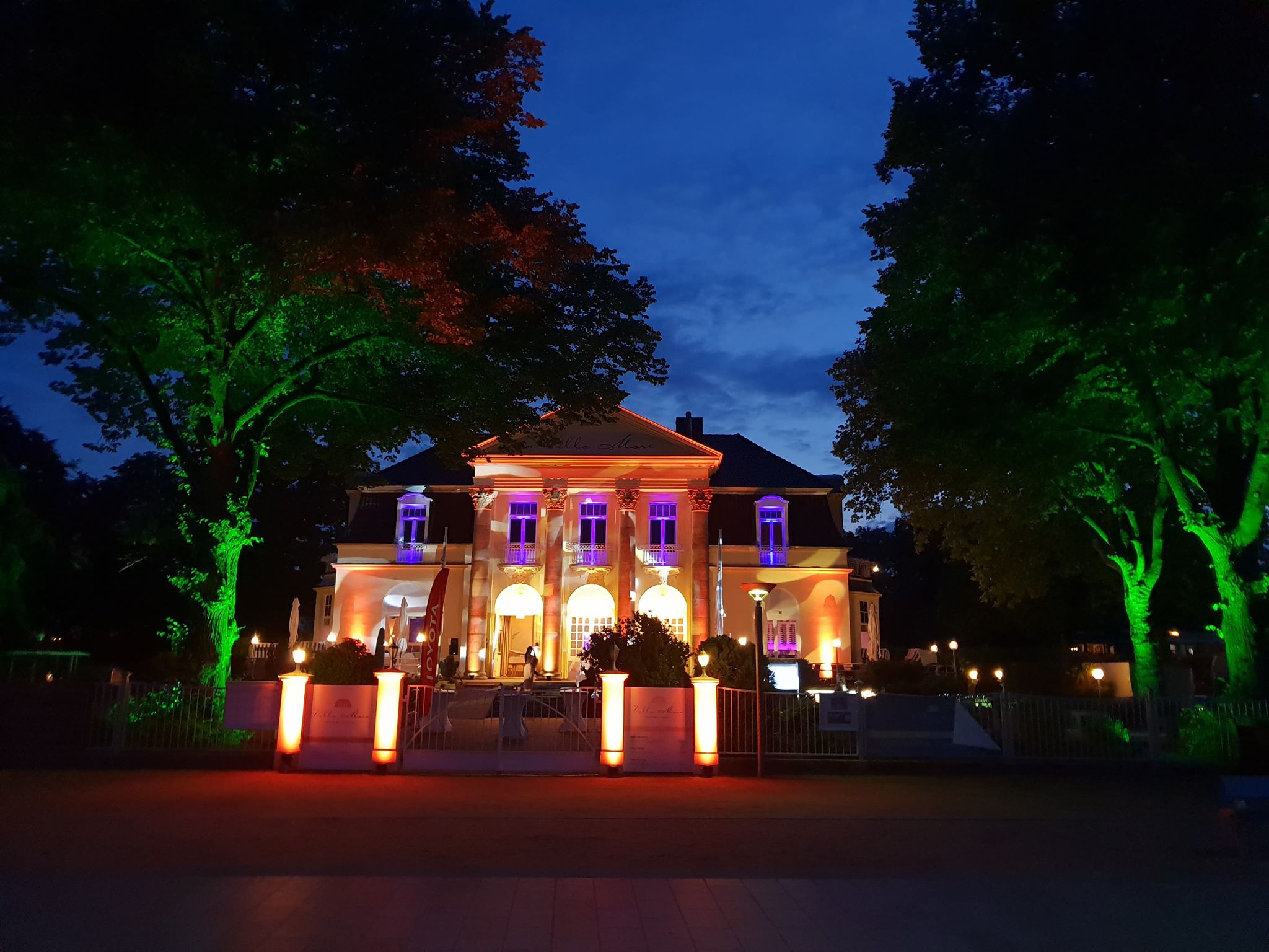RGB Dekobeleuchtung  Mieten in Wismar, Lübeck, Hamburg , Berlin und Rostock  