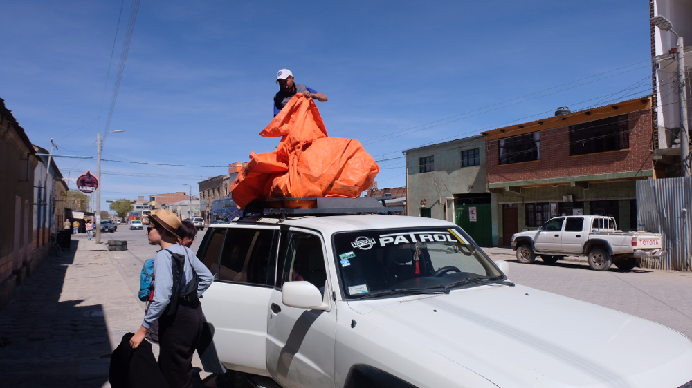 Ausgangspunkt Uyuni - Guillermo packt zusammen.