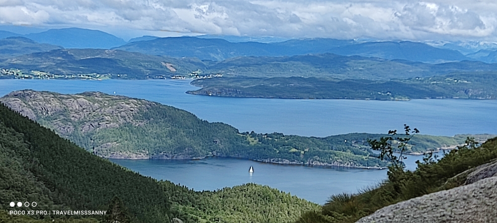 Wanderausblick Fjord zwischen Stavanger und Bergen