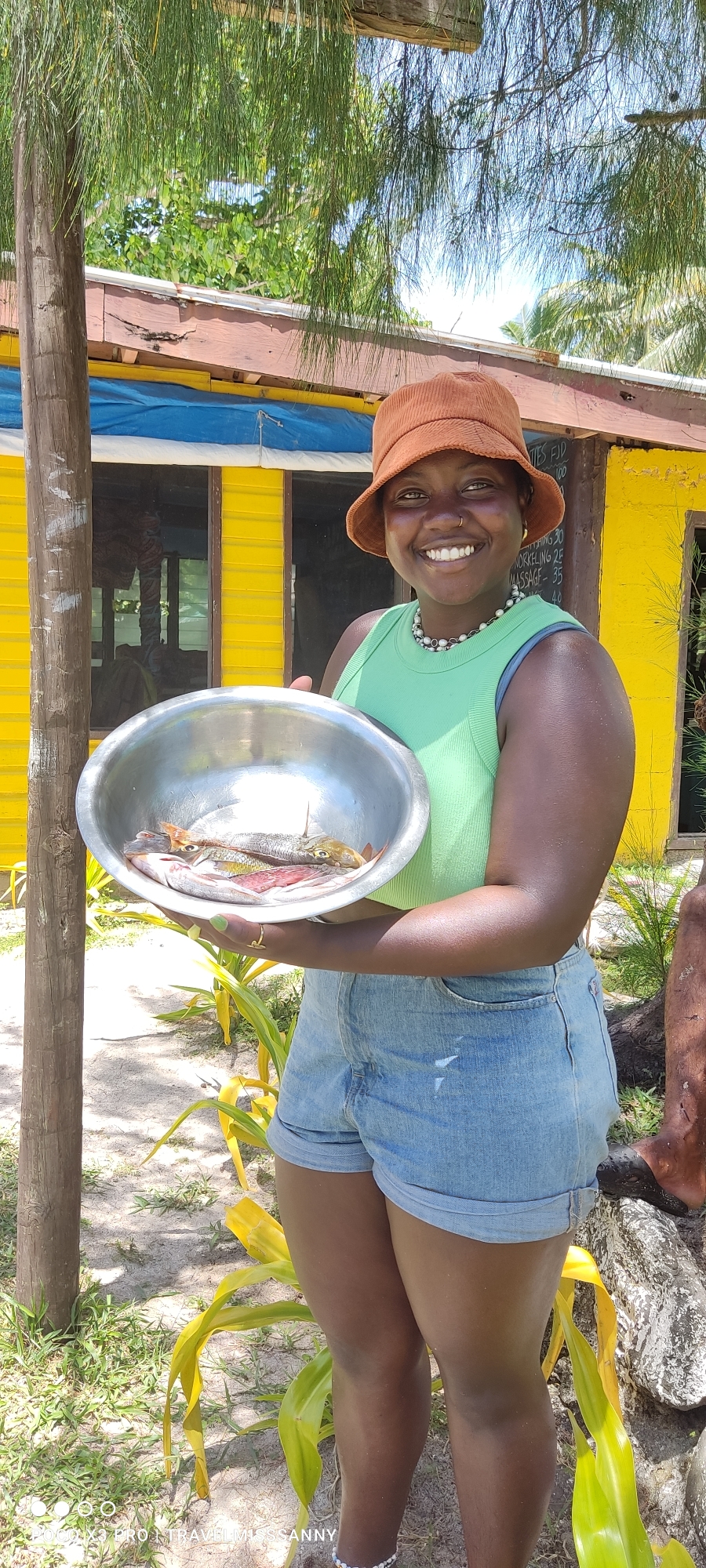 Grace und Jenny haben uns Fisch zum Essen gefangen