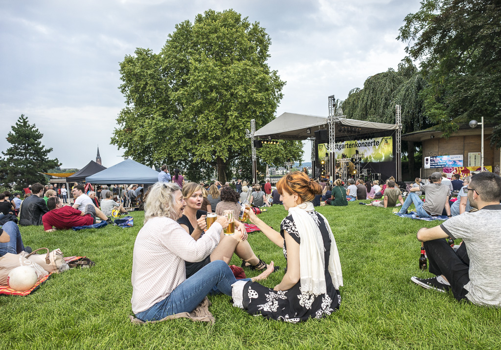 Damenkränzchen auf dem Stadtgartenkonzert