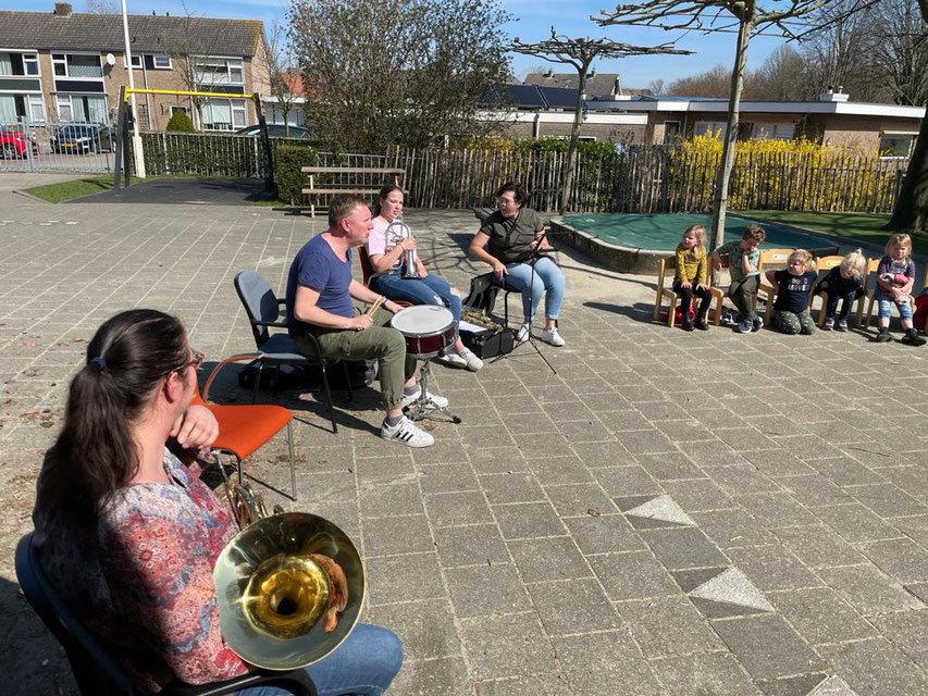 @ School met de bijbel de Burcht in Aalst GLD.