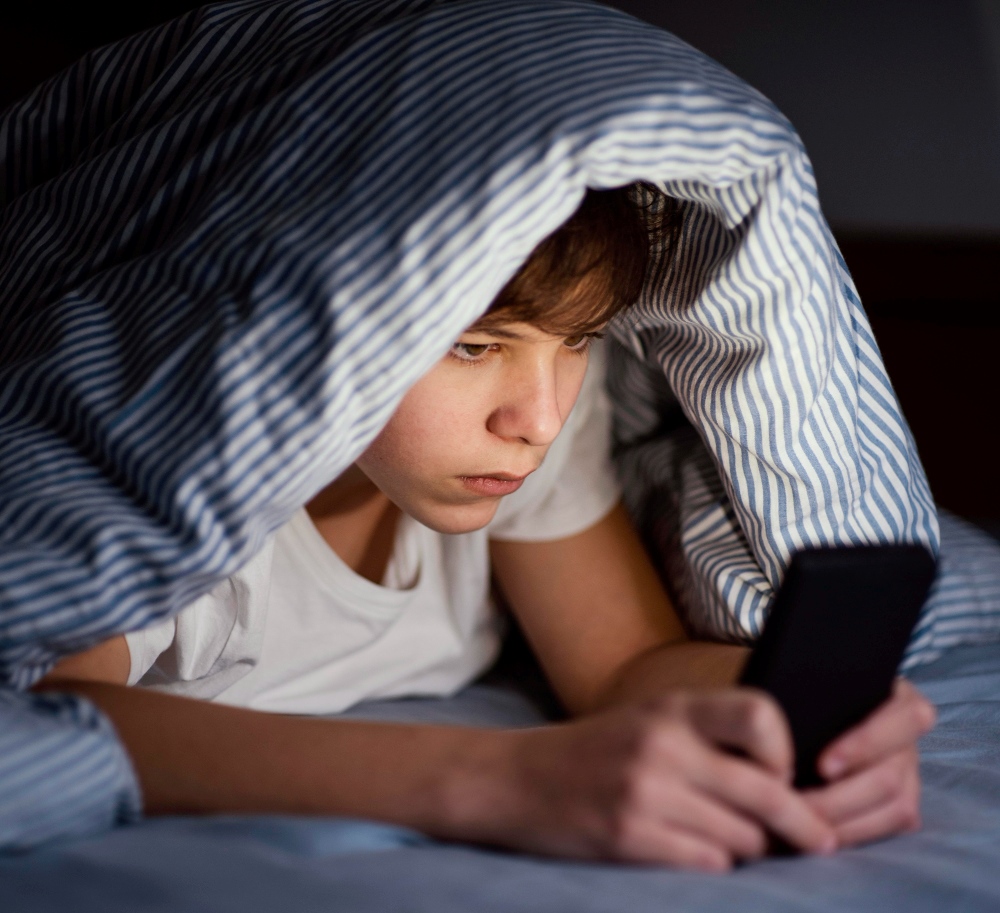 EL IMPACTO DE LOS MÓVILES EN EL SUEÑO INFANTIL