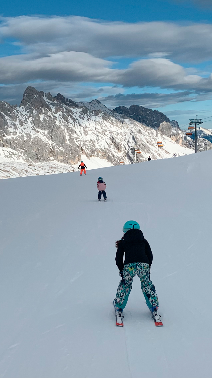 Skifahren mit Kindern auf der Zugspitze.